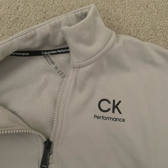 Calvin Klein Cropped Sweatshirt - Picture 3 of 3